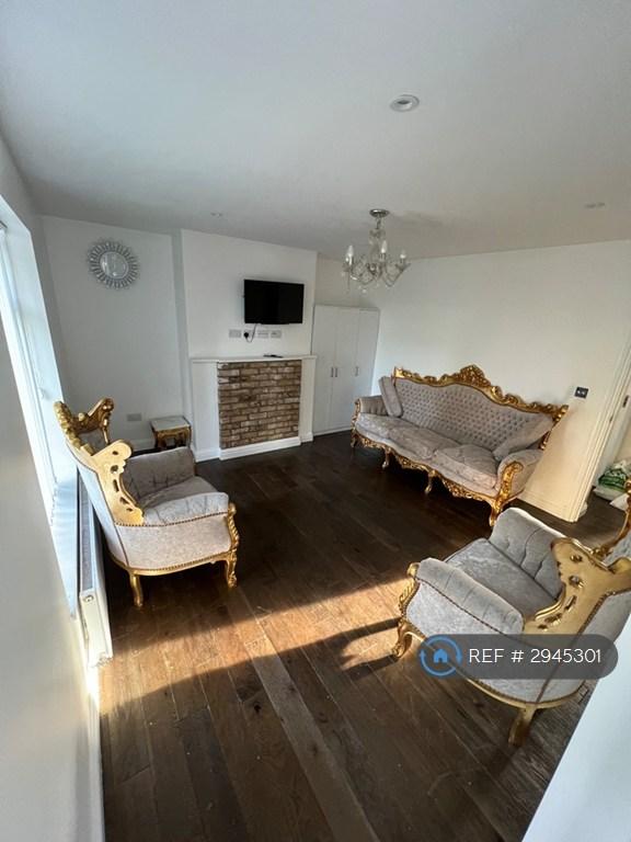 2 bedroom flat in Tempsford Avenue, Borehamwood, WD6 (2 bed) (#2945301)