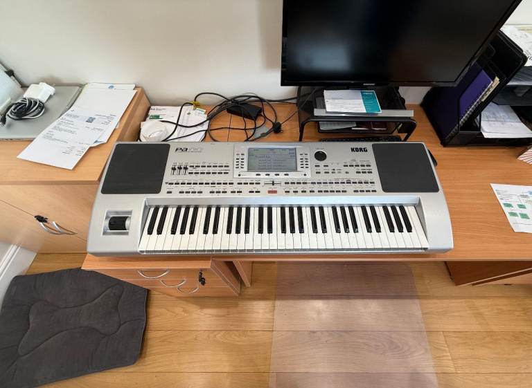 Korg PA-80 Professional Arranger 61-Key 