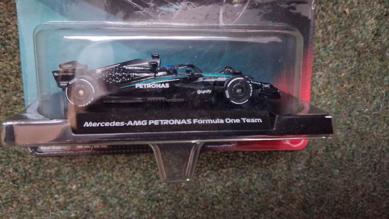 Premium Hot Wheels - #63 Mercedes - AMG Petronas F 1 Car 2025 - George Russell