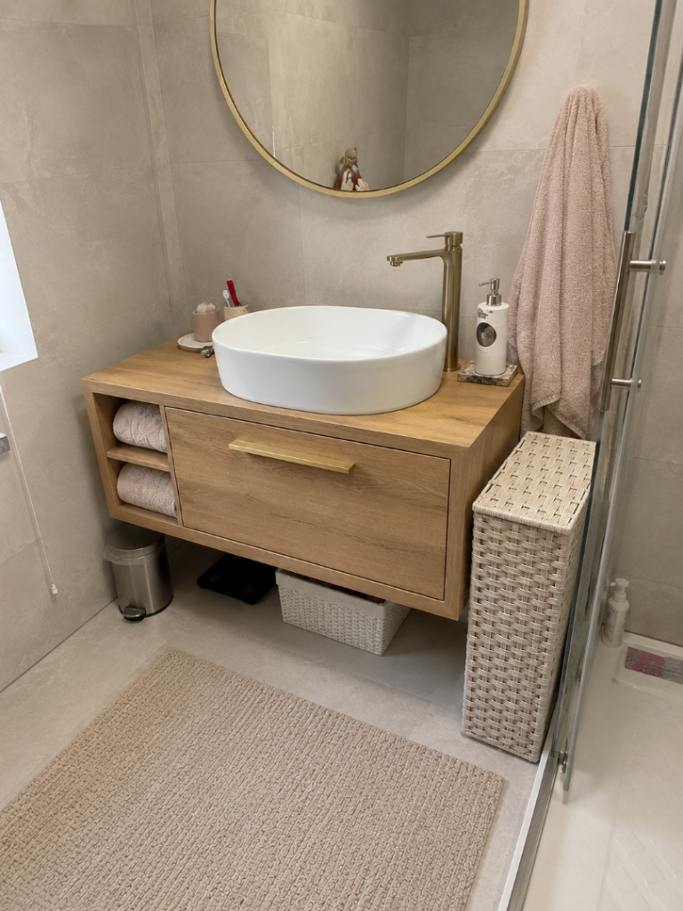 Modern Wall-Mounted Bathroom Vanity Unit with Basin