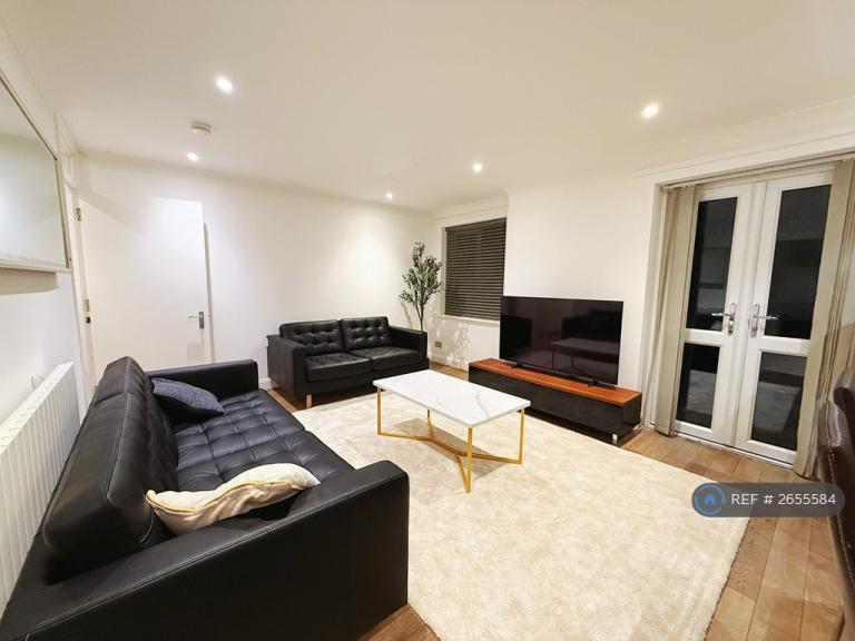 1 bedroom flat in Pavilion Mansions, London, SW9 (1 bed) (#2655584)
