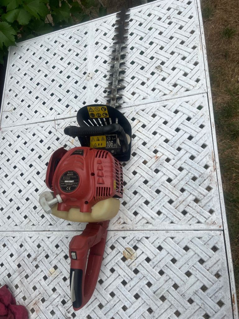 Sovereign petrol hedge trimmer, model HS-PHT22