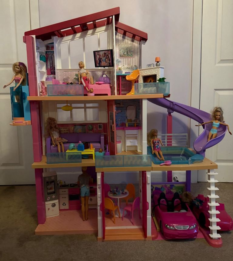 Perfect for little girl’s Xmas🎁  Barbie Dreamhouse, plane, campervan, ambulance, tons Barbies & acc