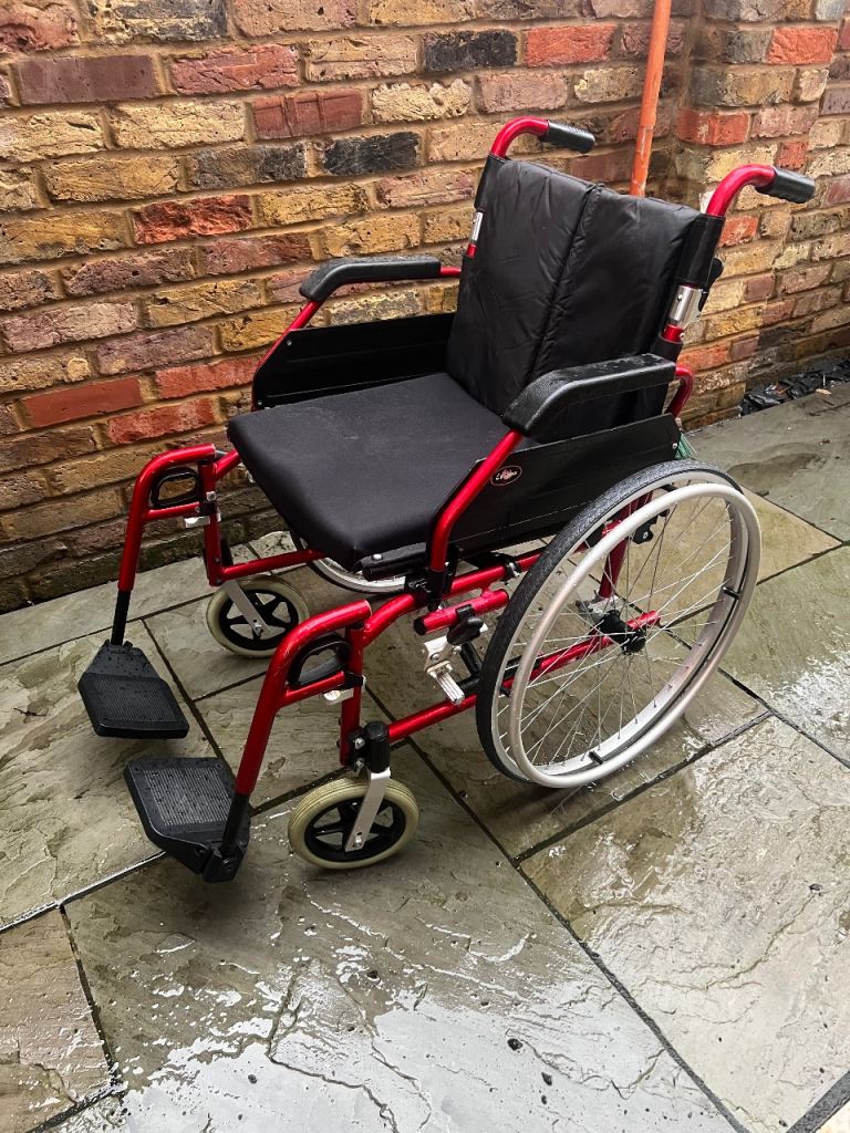 Wheelchair folds for car can deliver local 