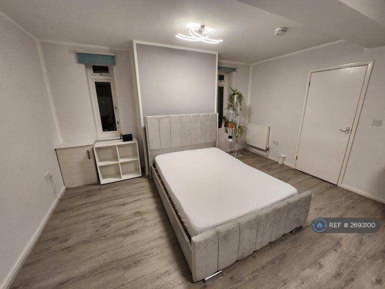 1 bedroom in Earlham West Centre, Norwich, NR5 (#2693100)