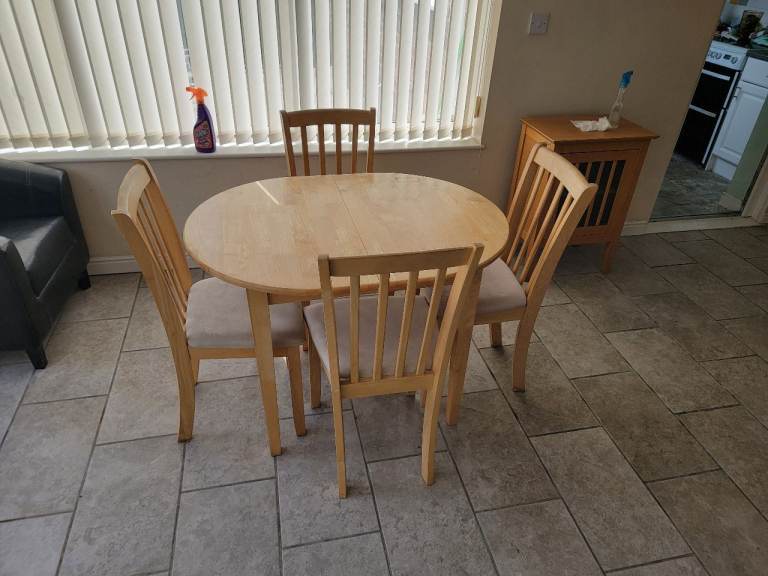 Extendable table and chairs