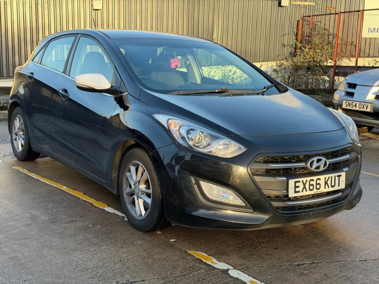 2016 Hyundai i30 1.6 CRDi Blue Drive SE Nav 5dr HATCHBACK Diesel Manual