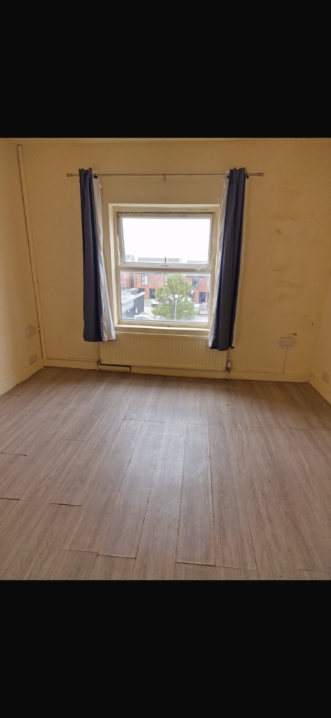 2 bedroom flat NG7 Alferton, 5 mins to city centre! Available Oct 25!