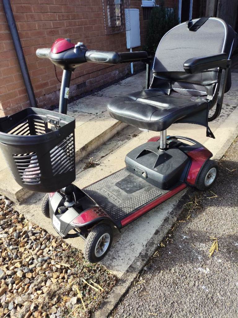 Pavement mobility scooter