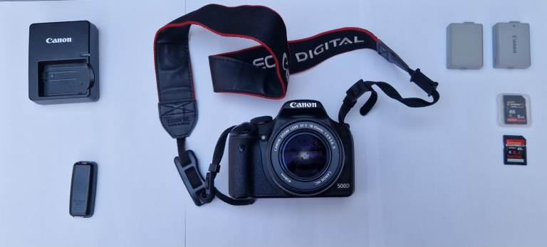Cannon 500D SLR Camera + 2 battery's & Charger  + 2 SD Cards + Remote Control + Lense + Travel Case.