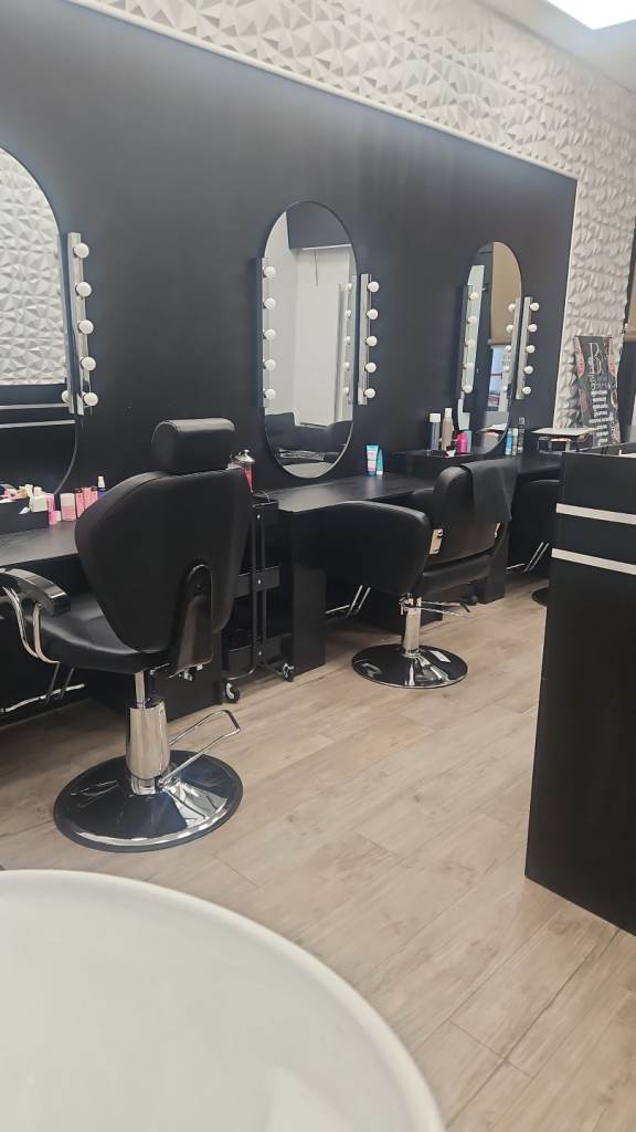 Modern salon for sale £12000