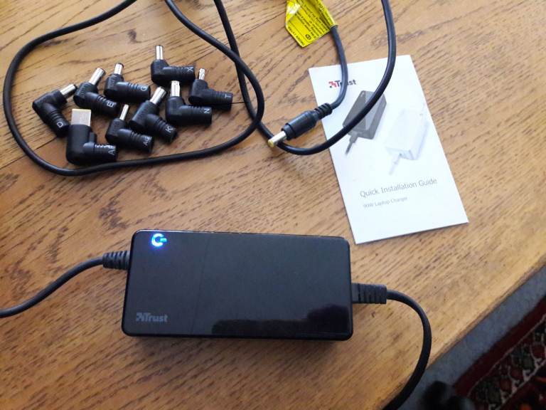 image for Trust adjustable laptop power supply 15/16/19V 9 connectors