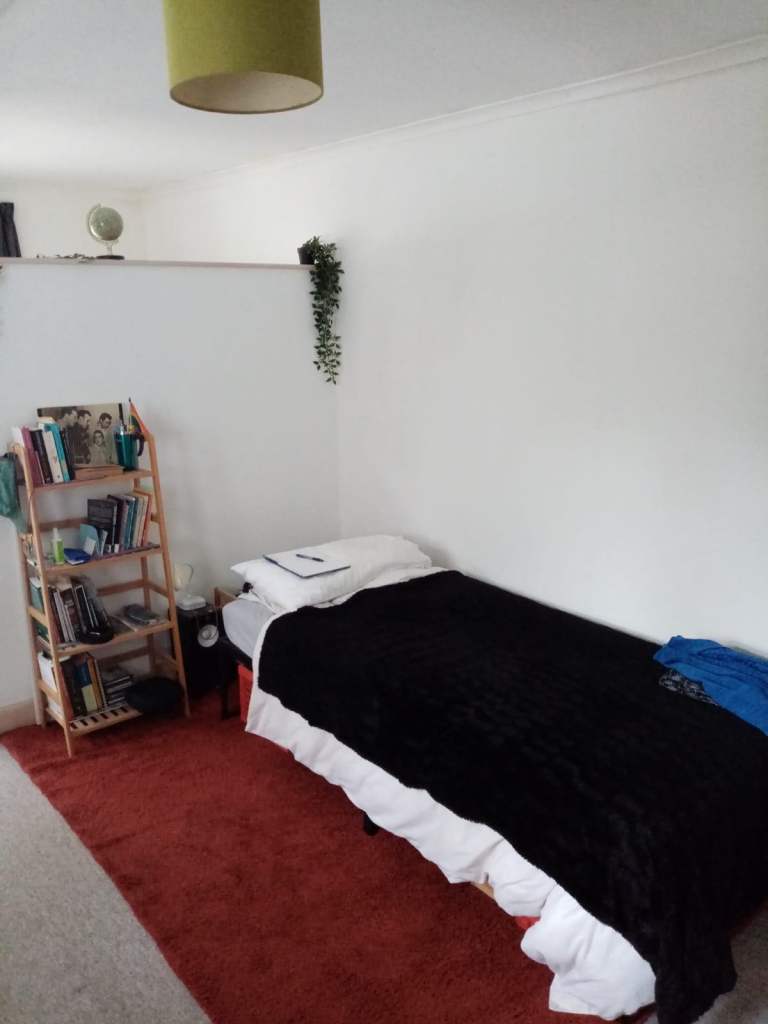 Ensuite bedsit with kitchenette. All inclusive Stoke Bishop £1000pcm