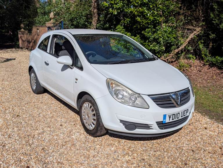 2010 vauxhall Corsa 1.0, lady owned, long MOT, £35 a year road tax 
