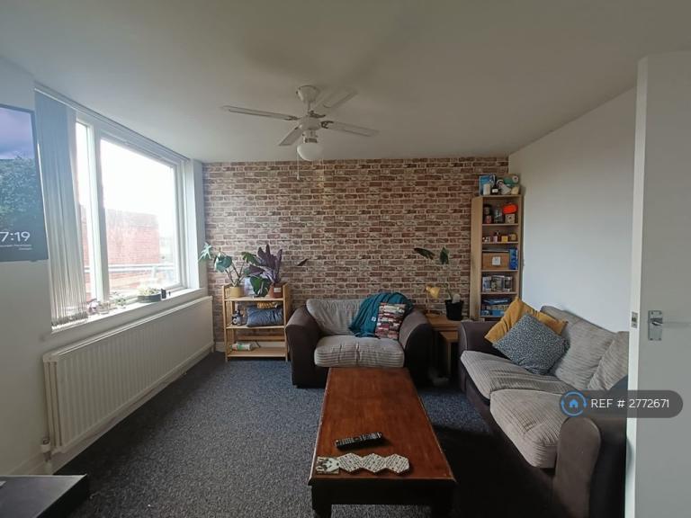 2 bedroom flat in St Ann's Close, Newcastle Upon Tyne, NE1 (2 bed) (#2772671)