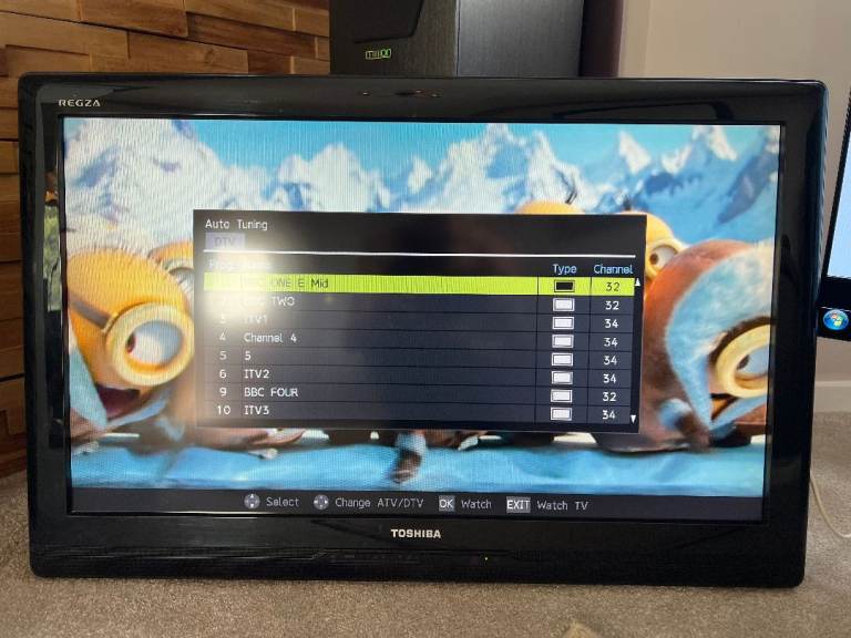 TOSHIBA 32" LCD TV 32AV555D