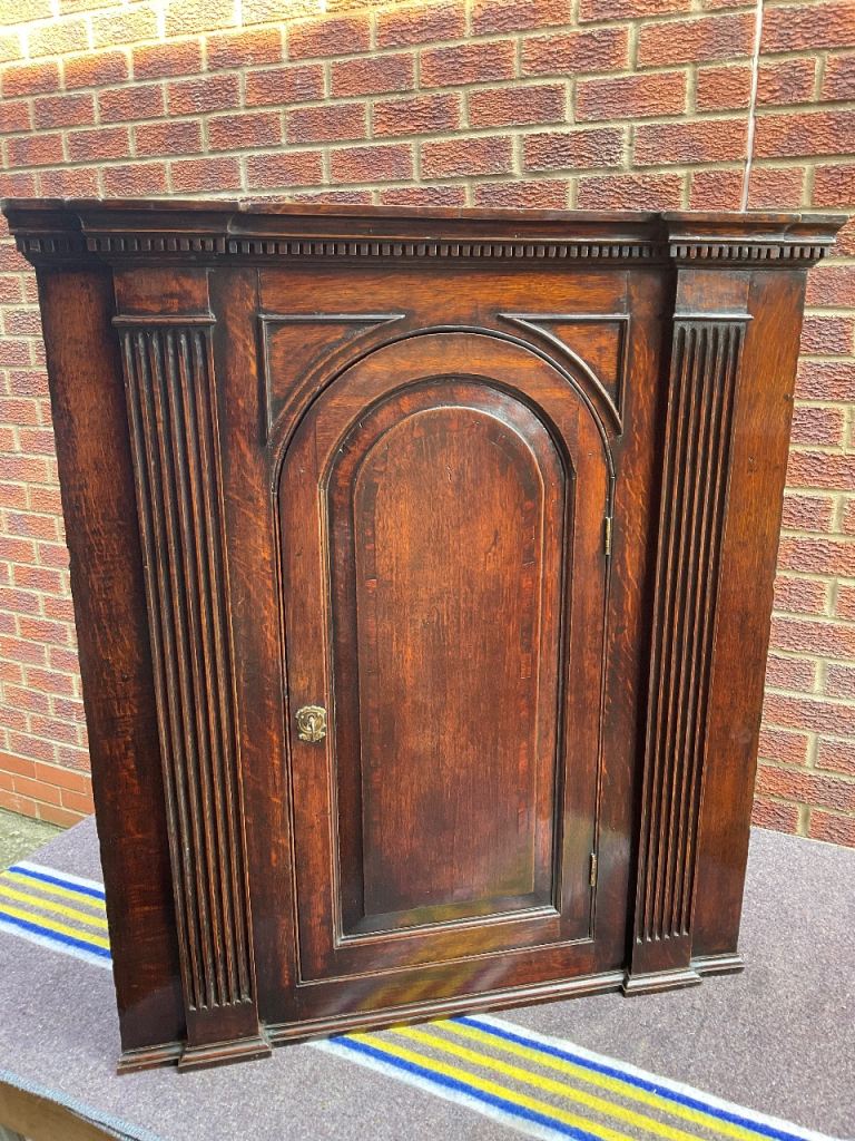 Antique Georgian Hanging Corner Cupboard.