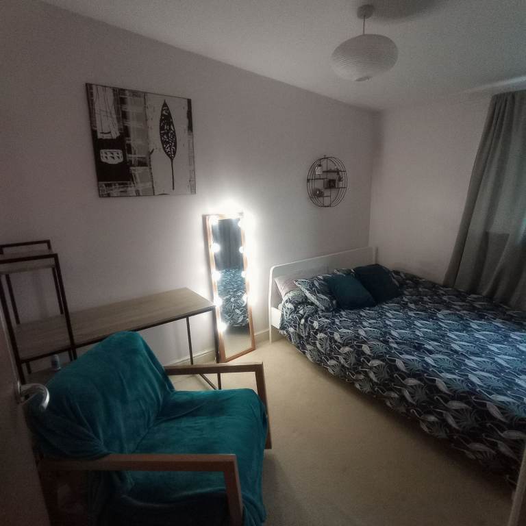 STUNNING FLAT, 2 BEDROOM, FULLY FURNISHED, WEST END LOCATION 