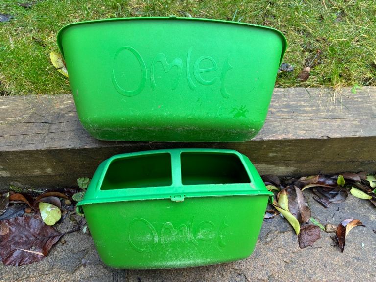 Omlet food and water containers 