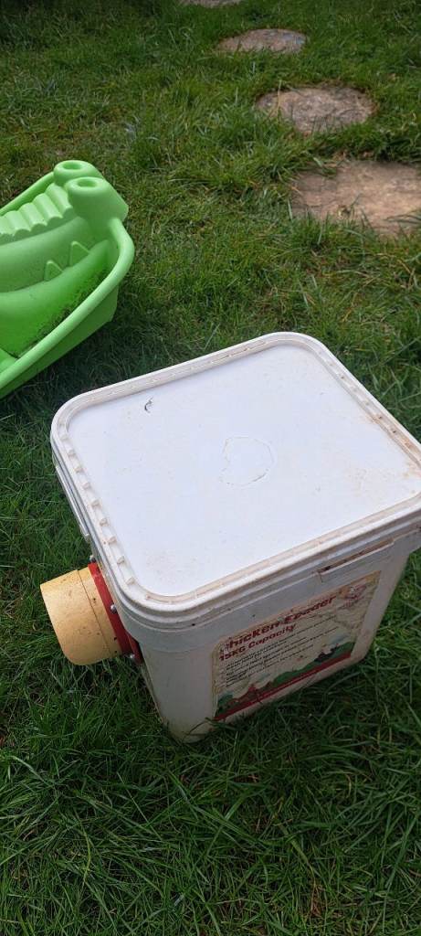 Poultry chicken pet feeder for corn plastic 