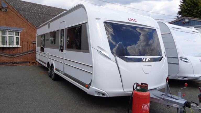 LMC 685 VIP Exquisit 5 BERTH,FIXED TRANSVERSE ISLAND BED CARAVAN 2022