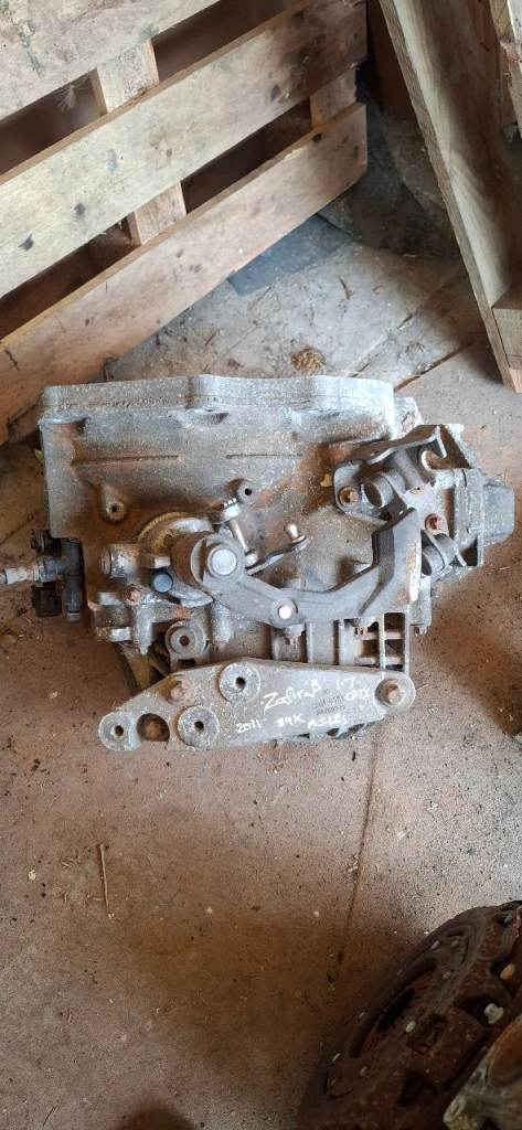ZAFIRA B 1.7 CDTI 6 SPEED GEARBOX 