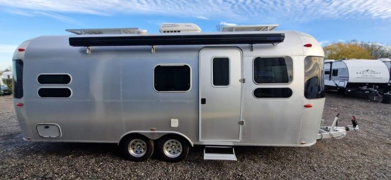Airstream 2025 684 brand new ex display Silver Bullet Brand New Fixed Bed Solar 