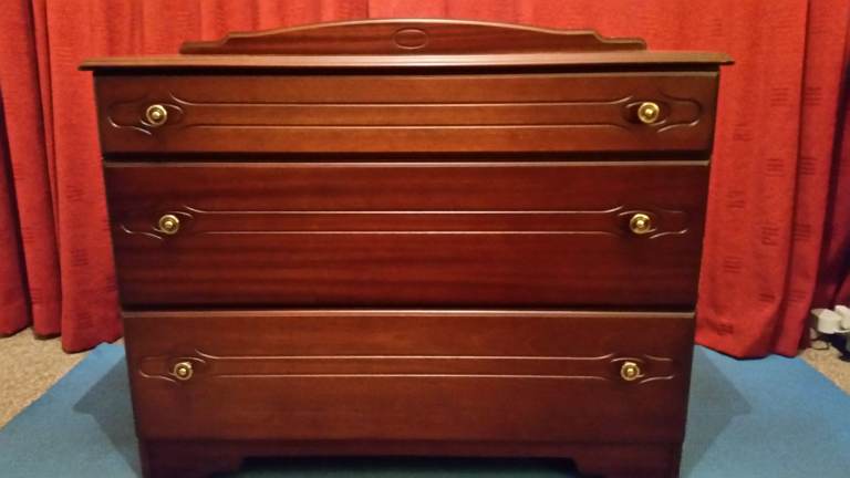 Quality Rossmore Mahogany 3 Drawer Chest of Drawers