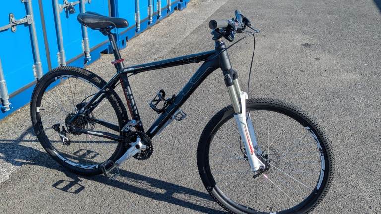 Cube Limited Race. 26er. 2012 model.