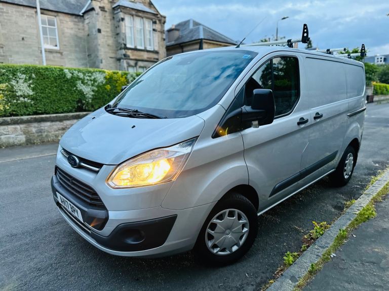 FORD TRANSIT CUSTOM PANEL VAN 2017 GENUINE LOW MILEAGE ONLY 32K FULL HISTORY MINT VAN