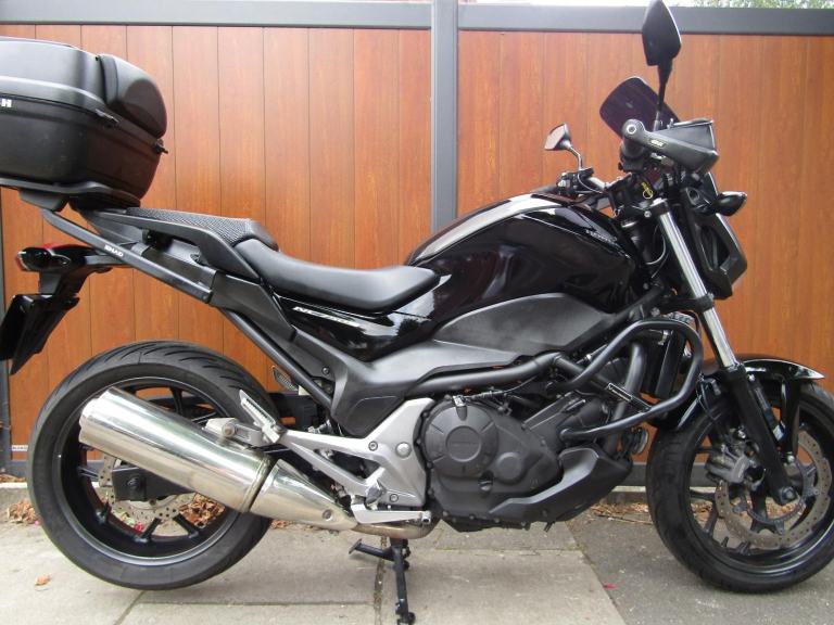 HONDA NC 750 S MANUAL *EXTRAS crash bars, rack , box , heated grips . MOT .2014