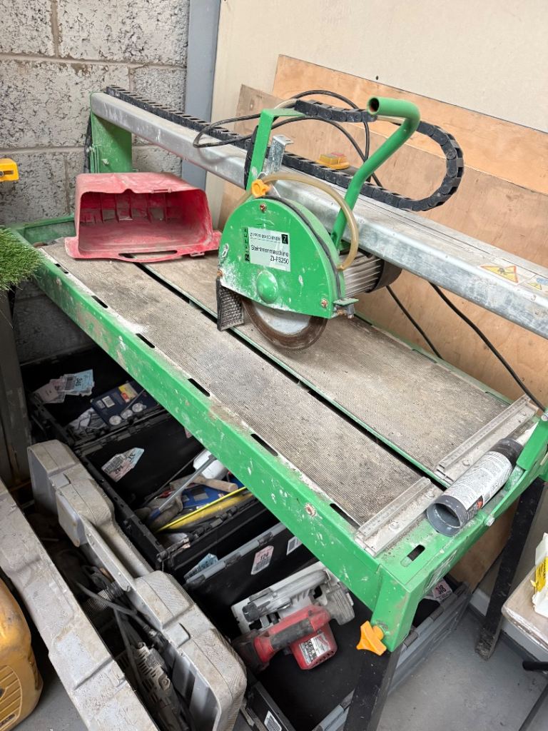 Tile Cutter Saw – Fair Condition