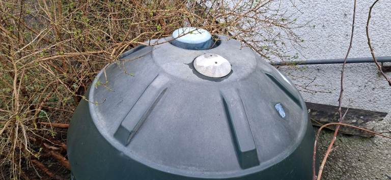 Oil tank