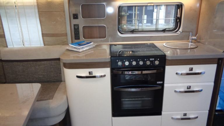 Hobby Prestige 720 UKFe 7 BERTH,FIXED BED,FIXED BUNK BEDS IN VERY NICE C... 2019