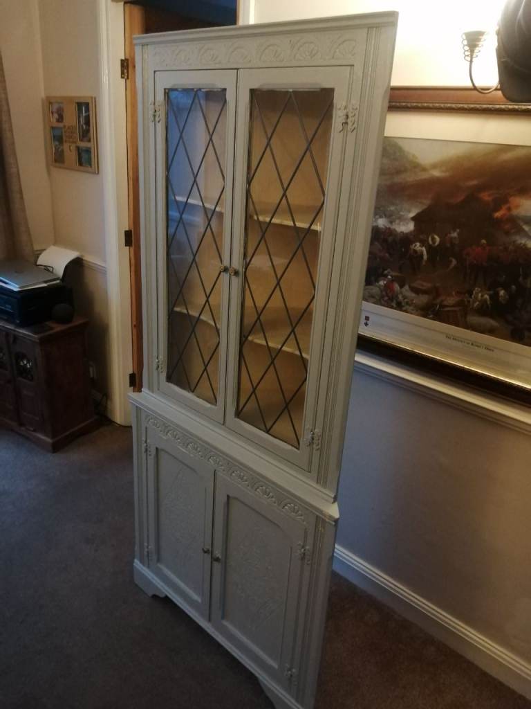 Corner cupboard 