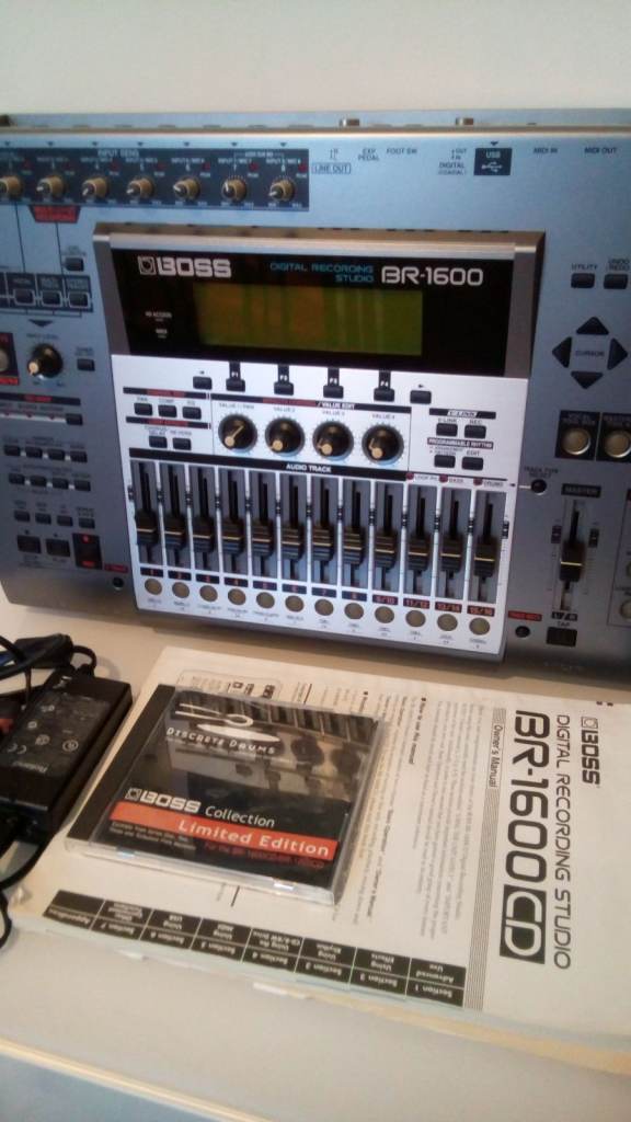 BOSS BR1600 CD DIGITAL MULTITRACK RECORDING STUDIO + Extra CD Drum Samples, power supply and Manual