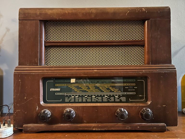 Vintage Etronic Valve Radio (WW2 era) WORKING!