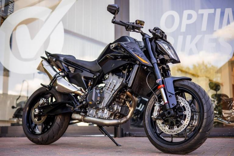 KTM Duke 890 DUKE ! TECH PACK ! LOW MILES ! STUNNING