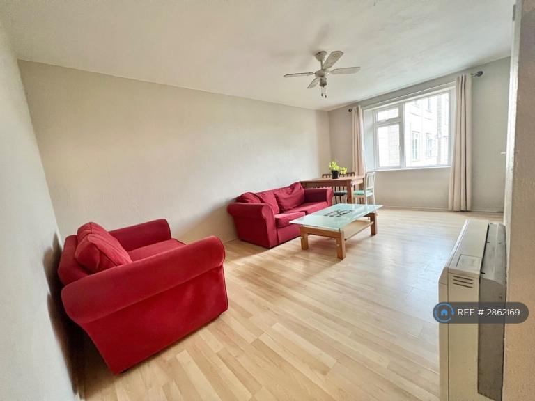 1 bedroom flat in Montague Court, Bristol, BS2 (1 bed) (#2862169)