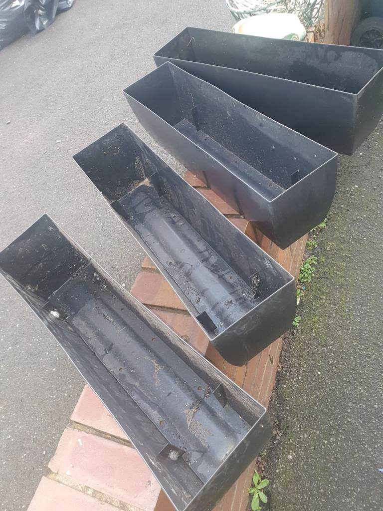 4 Black 2ft Planters, Hanging Baskets & Pot 