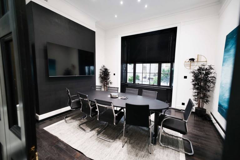 London - W1T 6EZ \ Serviced Office with 4 Desks