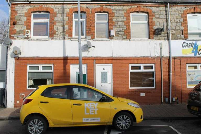 Fully Furnished 1-Double Bed Ground Floor Flat Near City Centre | Pets Welcome & Street Parking