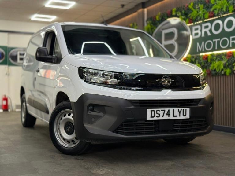 Vauxhall Combo L1H1 2300 PRIME M [WARRANTY UNTIL NOVEMBER 2027]