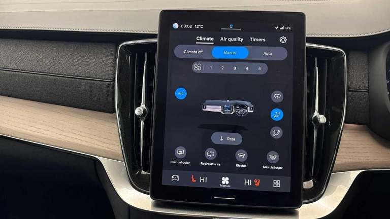 2025 Volvo XC90 Plus, T8 AWD Plug-in hybrid, Electric/Petrol, Dark, 7 Seats ( 360* Camera ) ESTAT...