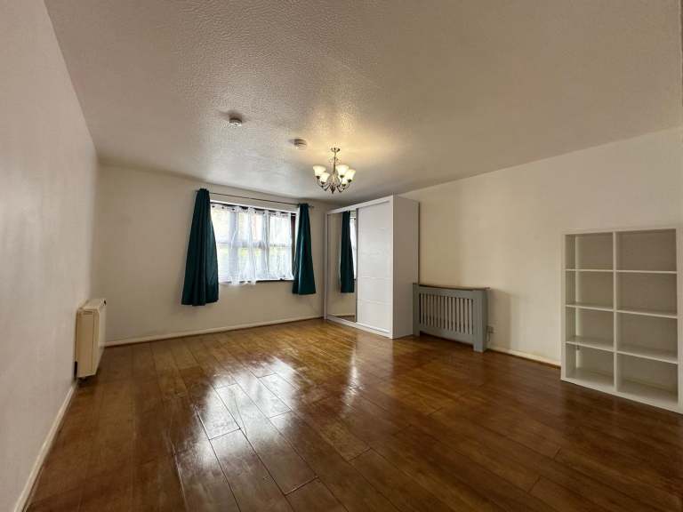2 bedroom flat in 2 Bedroom Flat – Portland Road, Seven Sisters N15