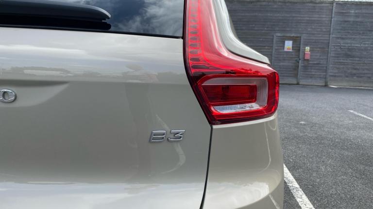 2025 Volvo XC40 2.0 B3P Plus Dark 5dr Auto Petrol Estate Estate Petrol Automatic