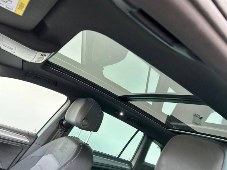 2018 Volkswagen Tiguan 2.0 TDI R-Line SUV 5dr Diesel Manual Euro 6 (s/s) (150 ps) ESTATE Diesel M...