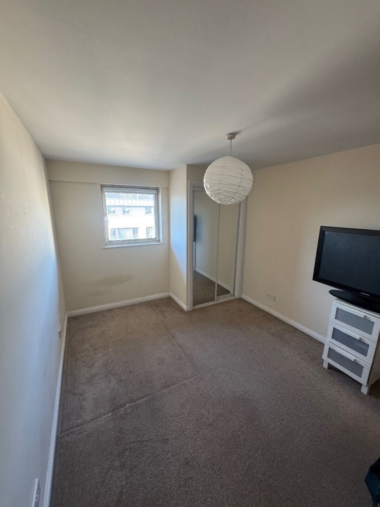 En-suite room available near city centre.