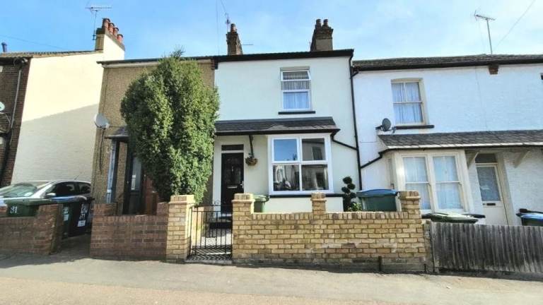 🌿 2-Bedroom Terraced House to Rent – St. James Road, Watford, Hertfordshire WD18
