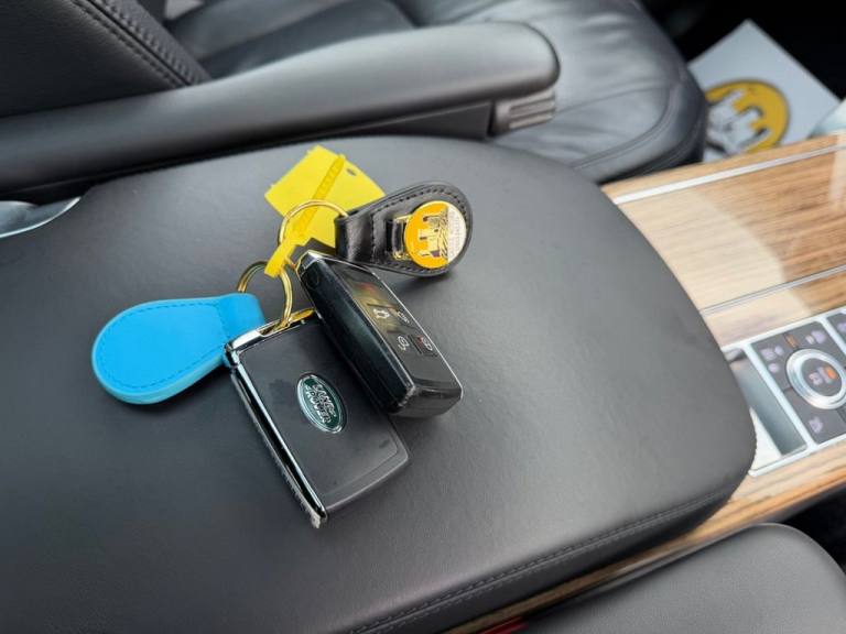 2020 70 RANGE ROVER 3.0 SD V6 VOGUE SE Diesel Auto with only 38,000 miles